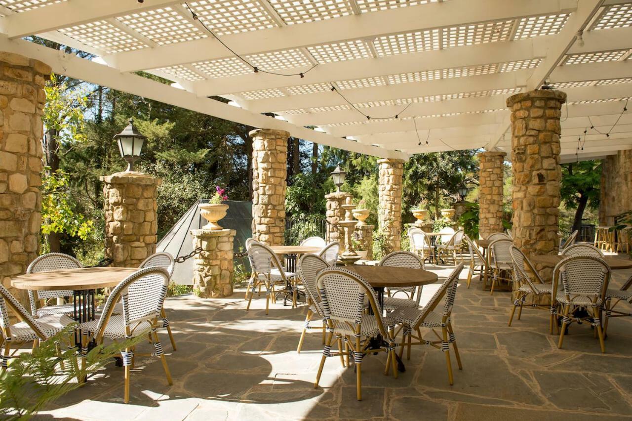 The Manor Basket Range Hotel Bagian luar foto